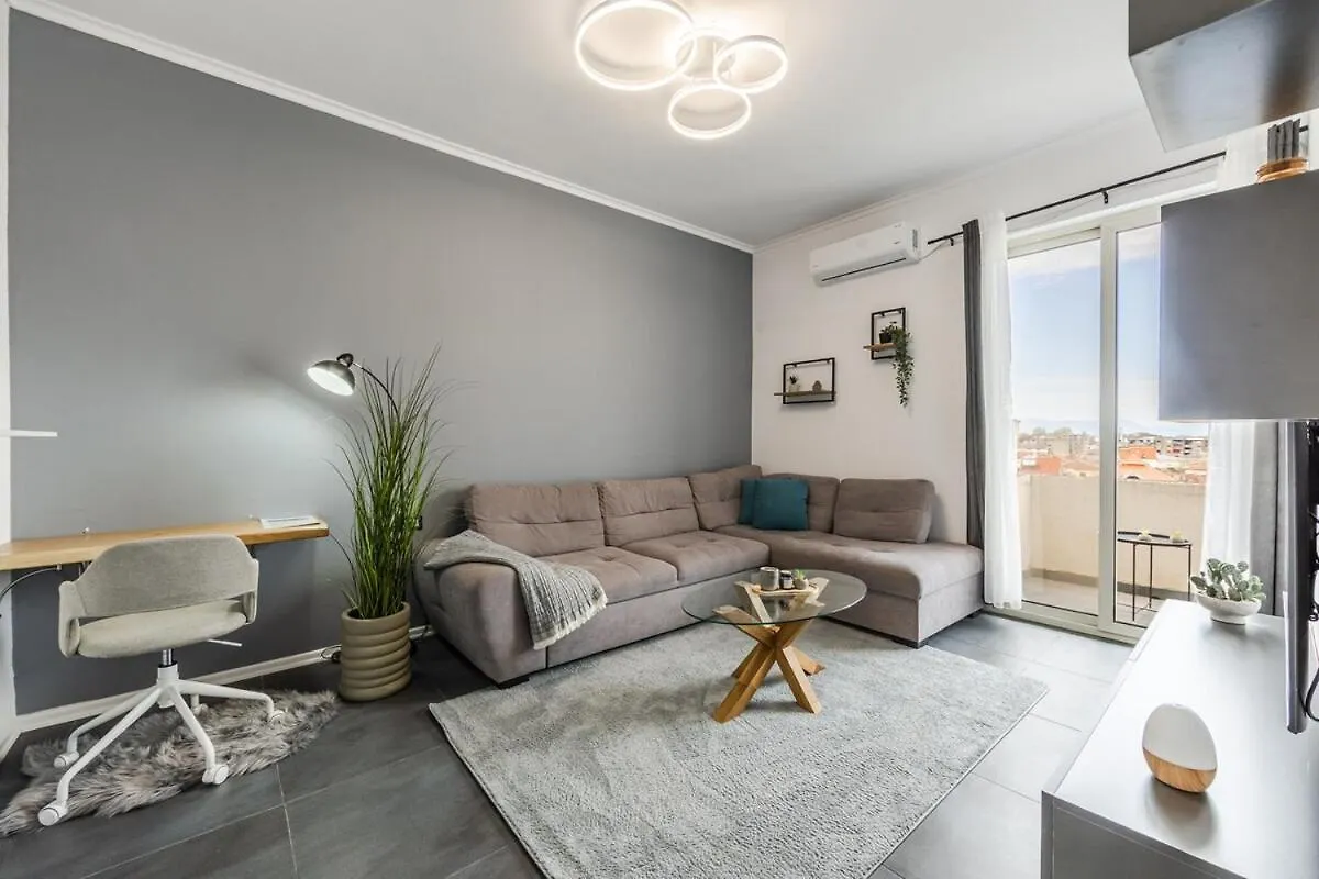 Modern Apartment With Scenic Views & Earthy Vibes Shkodër